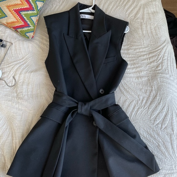 Zara Jackets & Blazers - Zara limited edition rare belted vest with shoulder pads, pockets & raw finish